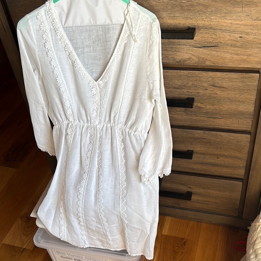 Elegant White Lace Trimmed Women's Top